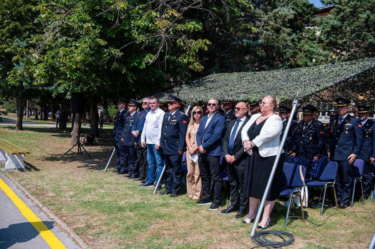 Армијата го прослави својот 33 роденден, министерот Мисајловски порача дека столбовите на кои се гради Армијата се цврсти и стабилни