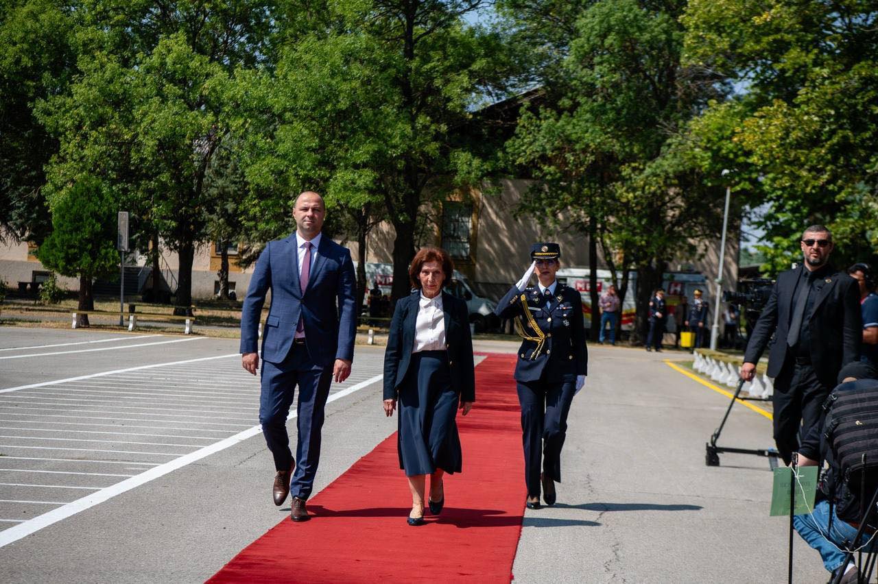 armijata-go-proslavi-svojot-33-rodenden-minister-misajlovski-poraca-deka-stolbovite-na-koi-se-gradi-armijata-se-cvrsti-i-stabilni-image-4cbF.jpg