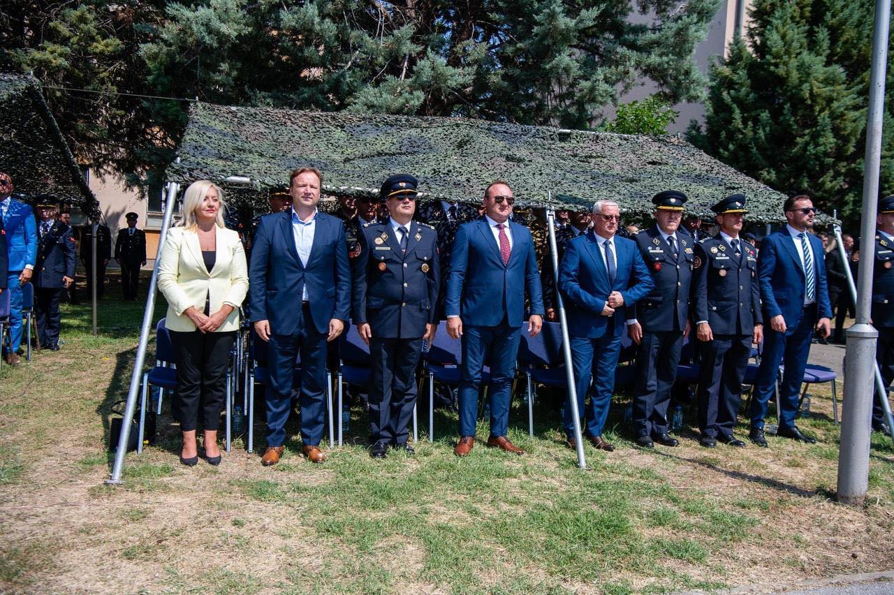 armijata-go-proslavi-svojot-33-rodenden-minister-misajlovski-poraca-deka-stolbovite-na-koi-se-gradi-armijata-se-cvrsti-i-stabilni-image-9To7.jpg