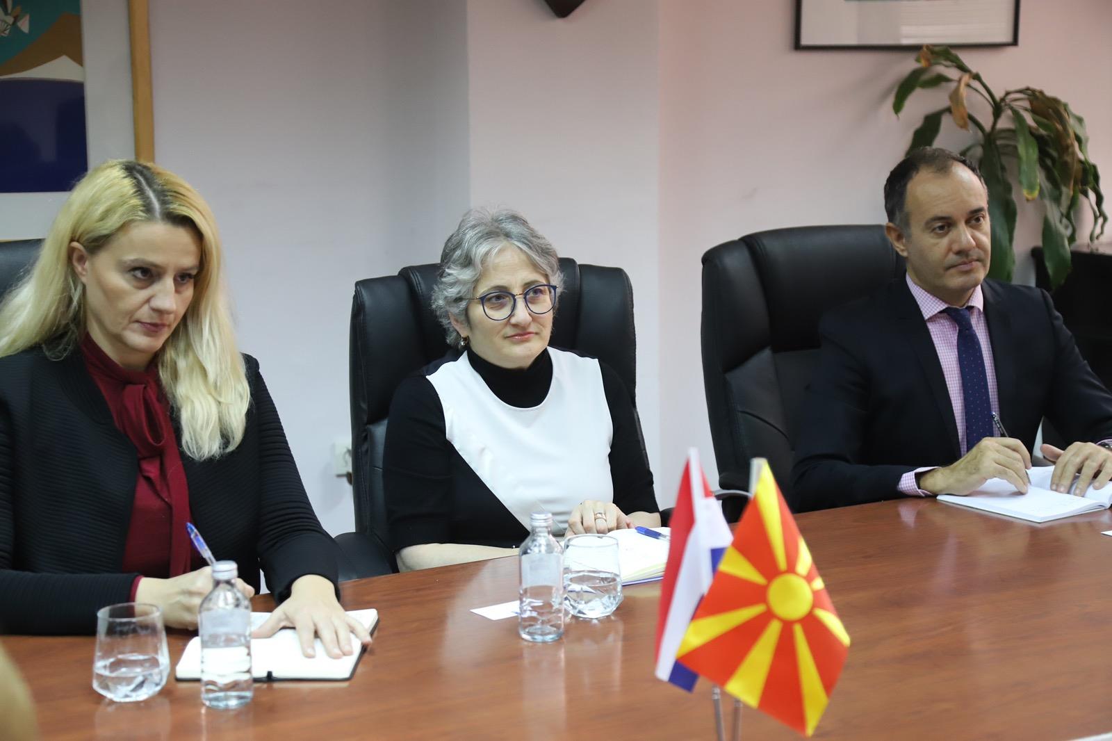 durmisi-ostvari-sredba-so-ambasadorkata-na-kralstvoto-holandija-uzlem-dzanel-nasiot-fokus-e-na-poddrskata-za-biznisite-stranskite-investicii-i-pazarot-na-trudot-gallery-image-KSHX.jpg