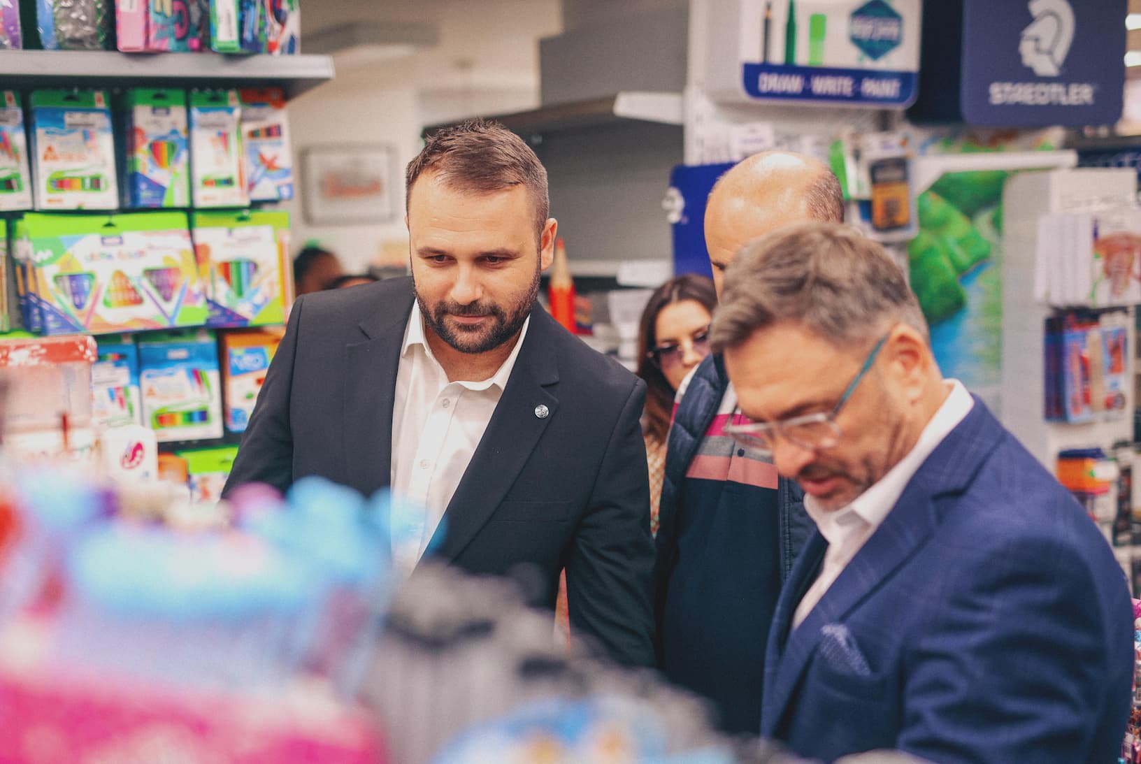durmisi-po-zamrznati-ceni-na-skolskiot-pribor-sledi-namaluvanje-na-cenite-na-osnovnite-prehranbeni-proizvodi-nosime-merki-za-zastite-na-standard-na-gragjanite-image-K4aQ.jpg