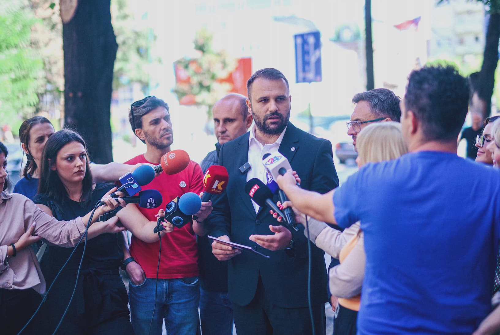 durmisi-po-zamrznati-ceni-na-skolskiot-pribor-sledi-namaluvanje-na-cenite-na-osnovnite-prehranbeni-proizvodi-nosime-merki-za-zastite-na-standard-na-gragjanite-image-W5RK.jpg