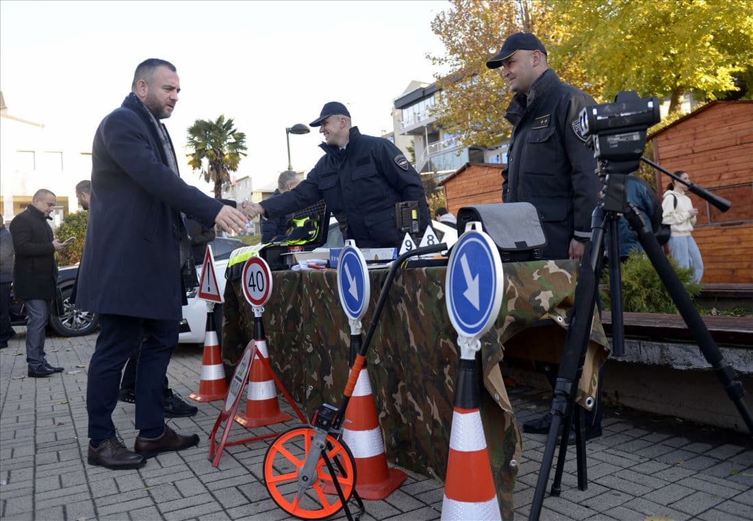 inicijativa-do-vas-za-vas-policijata-megju-gragjanite-veles-image-HjZn.jpg