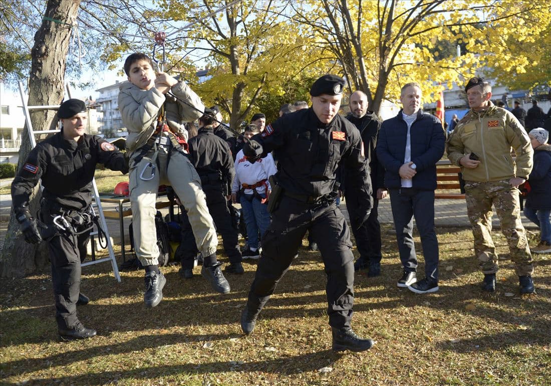 inicijativa-do-vas-za-vas-policijata-megju-gragjanite-veles-image-Qc83.jpg