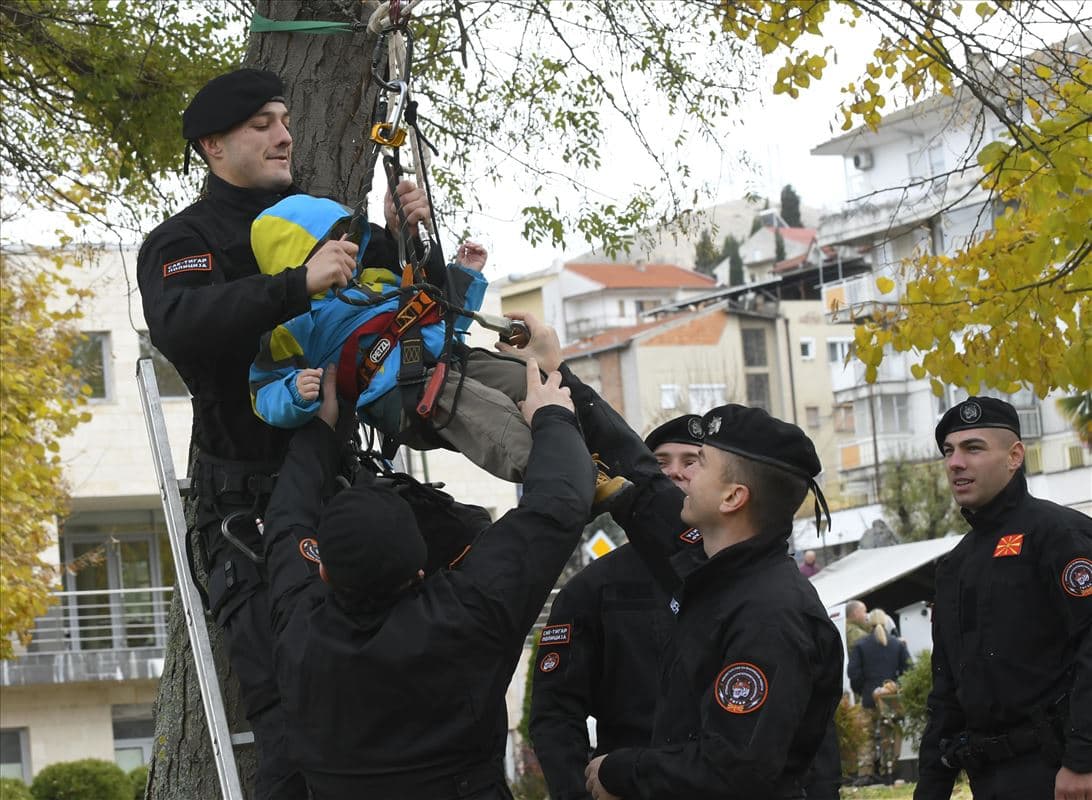 inicijativa-do-vas-za-vas-policijata-megju-gragjanite-veles-image-bXZB.jpg