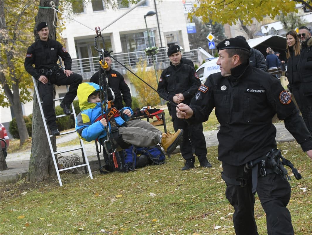 inicijativa-do-vas-za-vas-policijata-megju-gragjanite-veles-image-mR6J.jpg