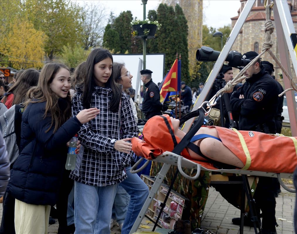 inicijativa-do-vas-za-vas-policijata-megju-gragjanite-veles-image-tOZl.jpg