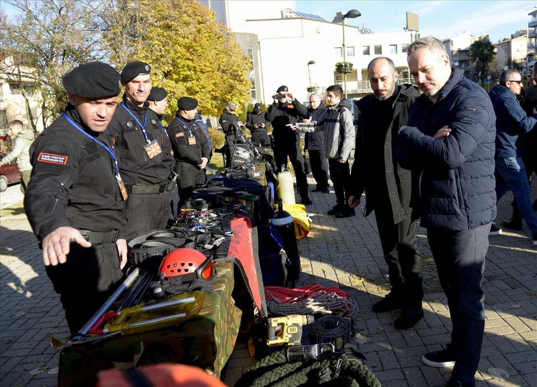 inicijativa-do-vas-za-vas-policijata-megju-gragjanite-veles-image-u57G.jpg