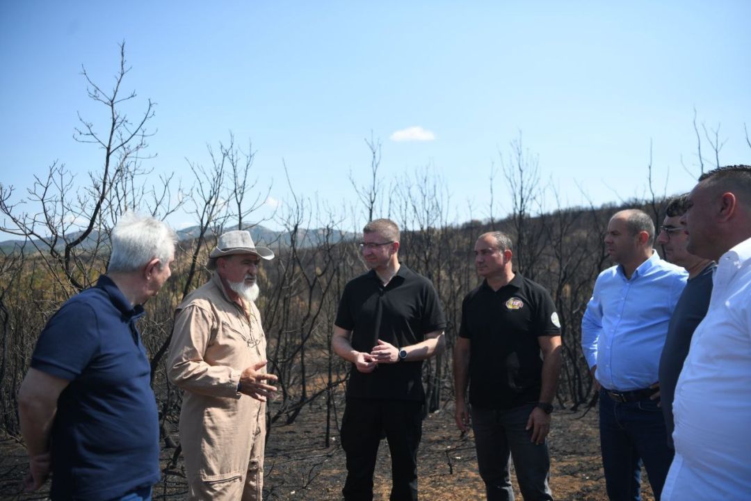 mickoski-na-teren-golema-blagodarnost-do-lugjeto-koi-se-borea-so-ognenata-stixija-na-planinata-serta-sledat-reformi-vo-sektorot-za-upravuvanje-so-krizi-i-izmeni-na-zakonot-za-pozarnikarstvo-image-74ya.jpg