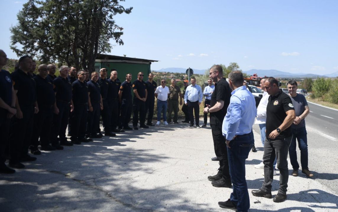 mickoski-na-teren-golema-blagodarnost-do-lugjeto-koi-se-borea-so-ognenata-stixija-na-planinata-serta-sledat-reformi-vo-sektorot-za-upravuvanje-so-krizi-i-izmeni-na-zakonot-za-pozarnikarstvo-image-vmGn.jpg
