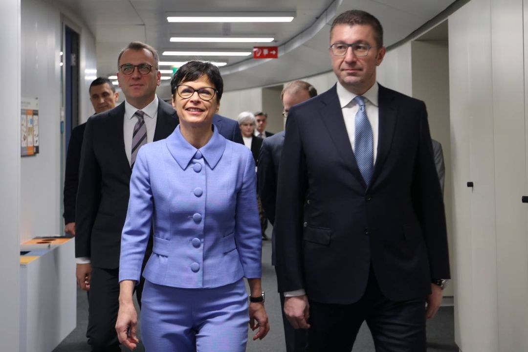 mickoski-od-brisel-vladata-ostanuva-fokusirana-na-reformite-podgotveni-sme-da-razgovarame-za-se-sto-e-principielno-za-drzavata-i-gragjanite-no-ultimatumi-ne-prifakjame-image-WQGx.jpg