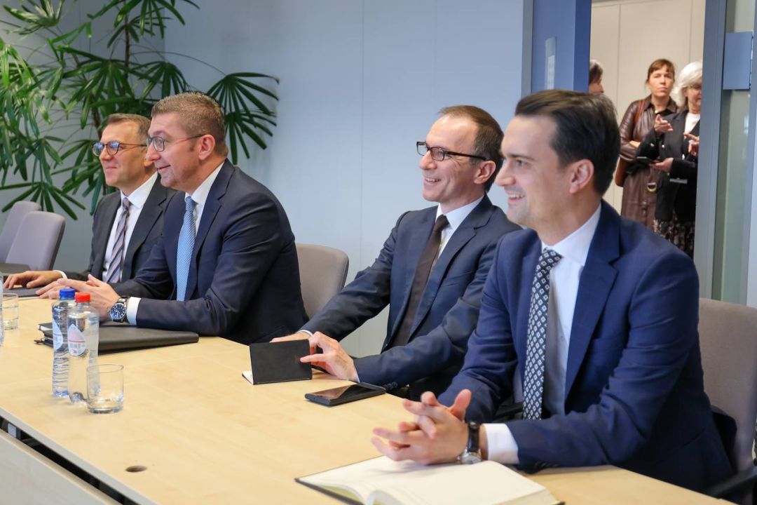 mickoski-od-brisel-vladata-ostanuva-fokusirana-na-reformite-podgotveni-sme-da-razgovarame-za-se-sto-e-principielno-za-drzavata-i-gragjanite-no-ultimatumi-ne-prifakjame-image-dHqA.jpg