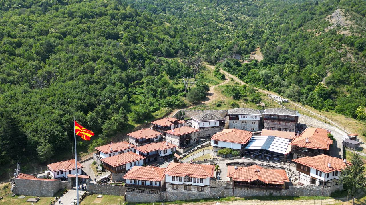 mickoski-po-7-godini-denes-se-otvori-etno-kompleksot-makedonsko-selo-image-WW47.jpg