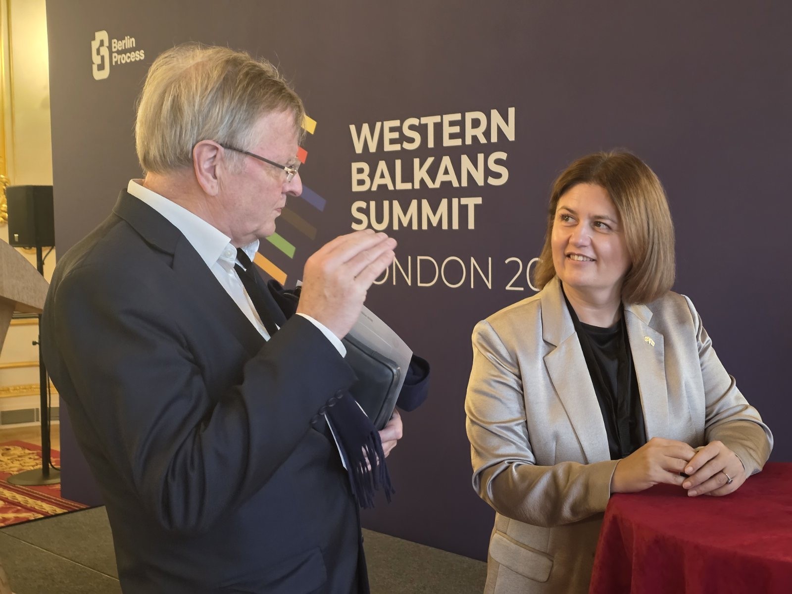 ministerkata-bozinovska-na-sredbi-so-vodecki-kompanii-od-rudarskiot-i-energetskiot-sektor-london-image-hEQ8.jpg