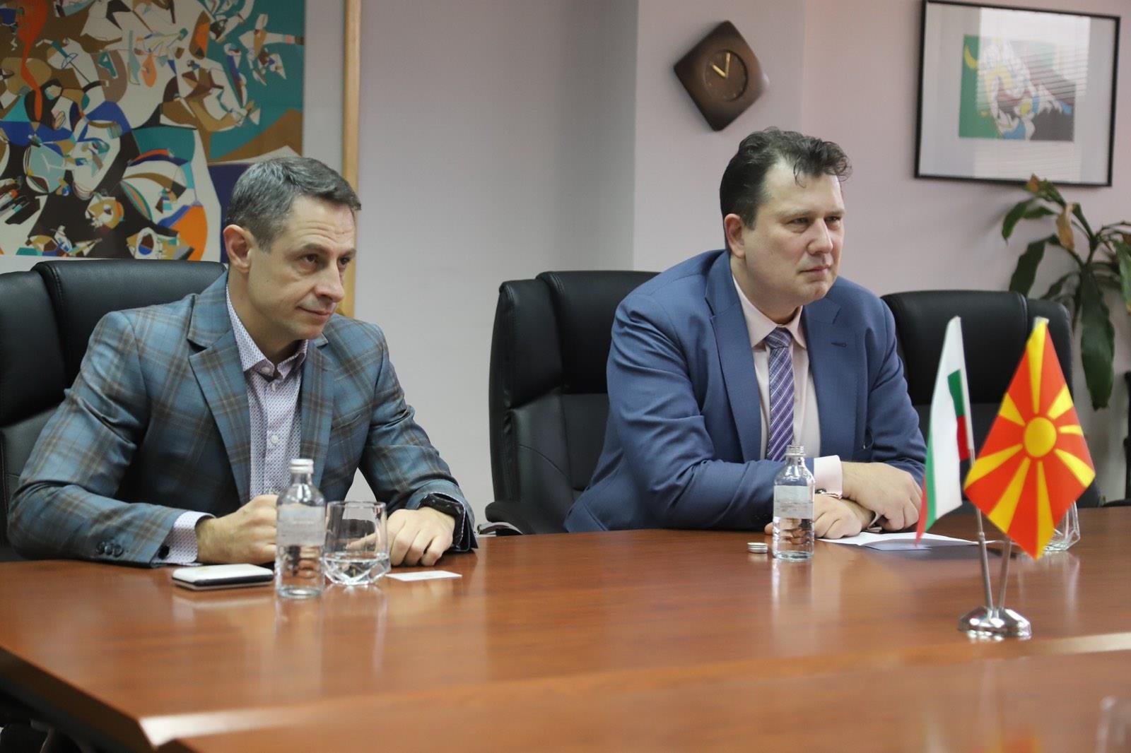 ministerot-durmisi-na-sredba-so-ambasadorot-na-bugarija-zeljazko-radukov-severna-makedonija-i-bugarija-imaat-plodna-ekonomska-sorabotka-gallery-image-8tjI.jpg