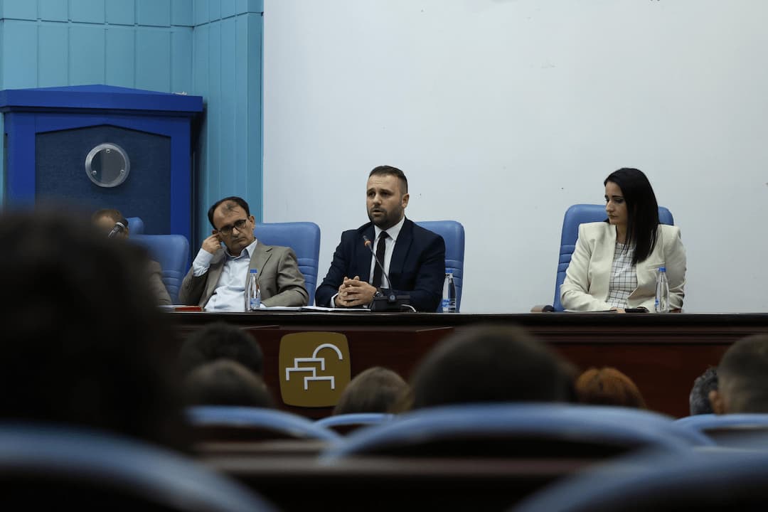 ministerot-durmisi-nad-4500-gragjani-vekje-aplicirale-golem-interes-od-nevrabotenite-za-merkite-od-operativniot-plan-image-hvCm.jpg