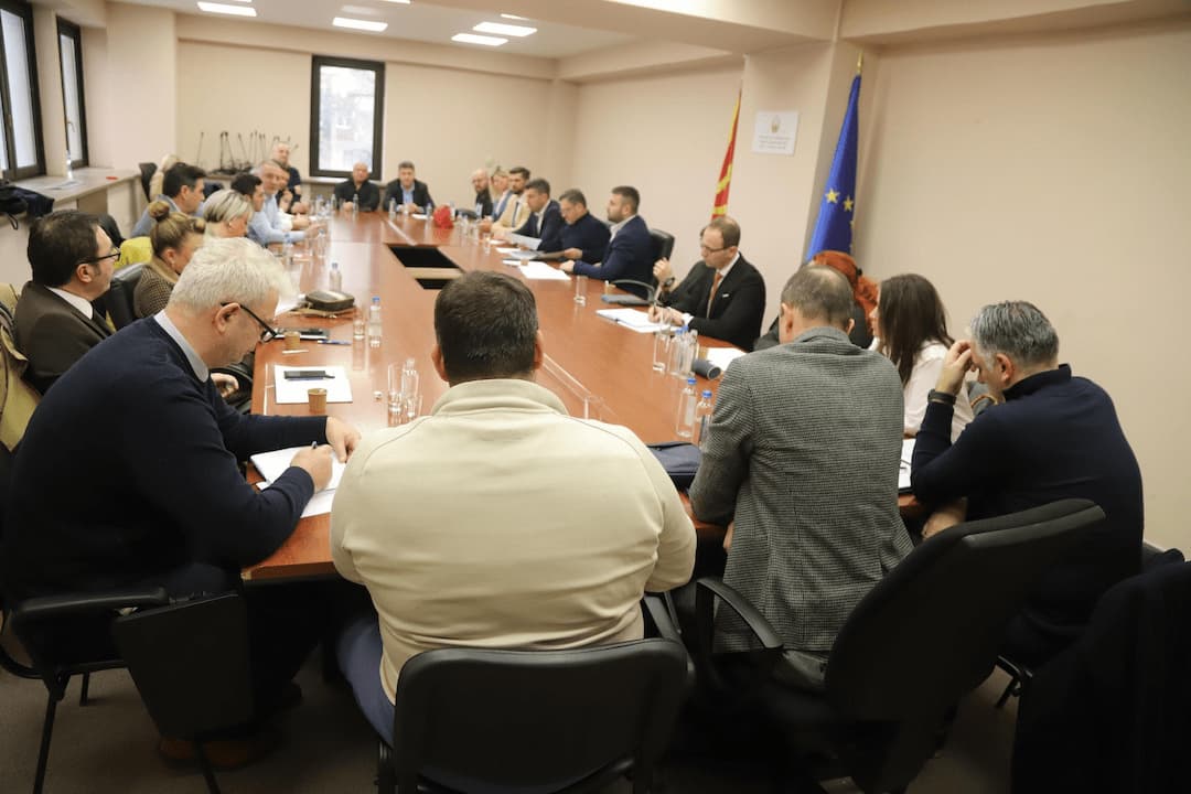 ministerot-durmisi-ostvari-sostanok-so-trgovcite-i-distrubuterite-za-odlukata-za-ogranicuvanje-na-marzata-gallery-image-hix5.jpg