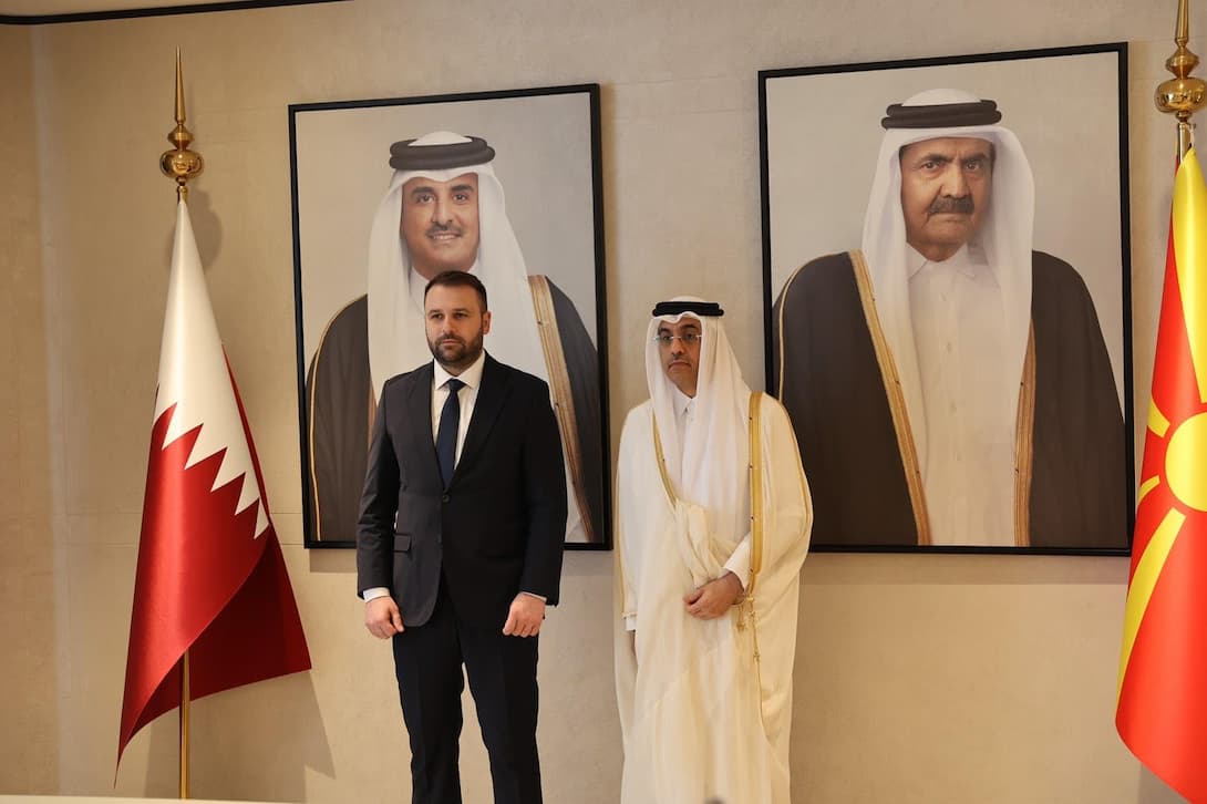 ministerot-durmisi-ostvari-sredba-so-ministerot-za-trud-na-katarali-bin-said-bin-sumaik-al-mari-prodlabocuvanje-na-sorabotkata-na-pazarot-na-trud-pomegju-dvete-zemji-image-c2fb.jpg