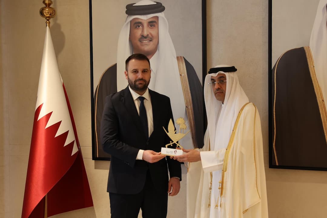 ministerot-durmisi-ostvari-sredba-so-ministerot-za-trud-na-katarali-bin-said-bin-sumaik-al-mari-prodlabocuvanje-na-sorabotkata-na-pazarot-na-trud-pomegju-dvete-zemji-image-dqZ9.jpg