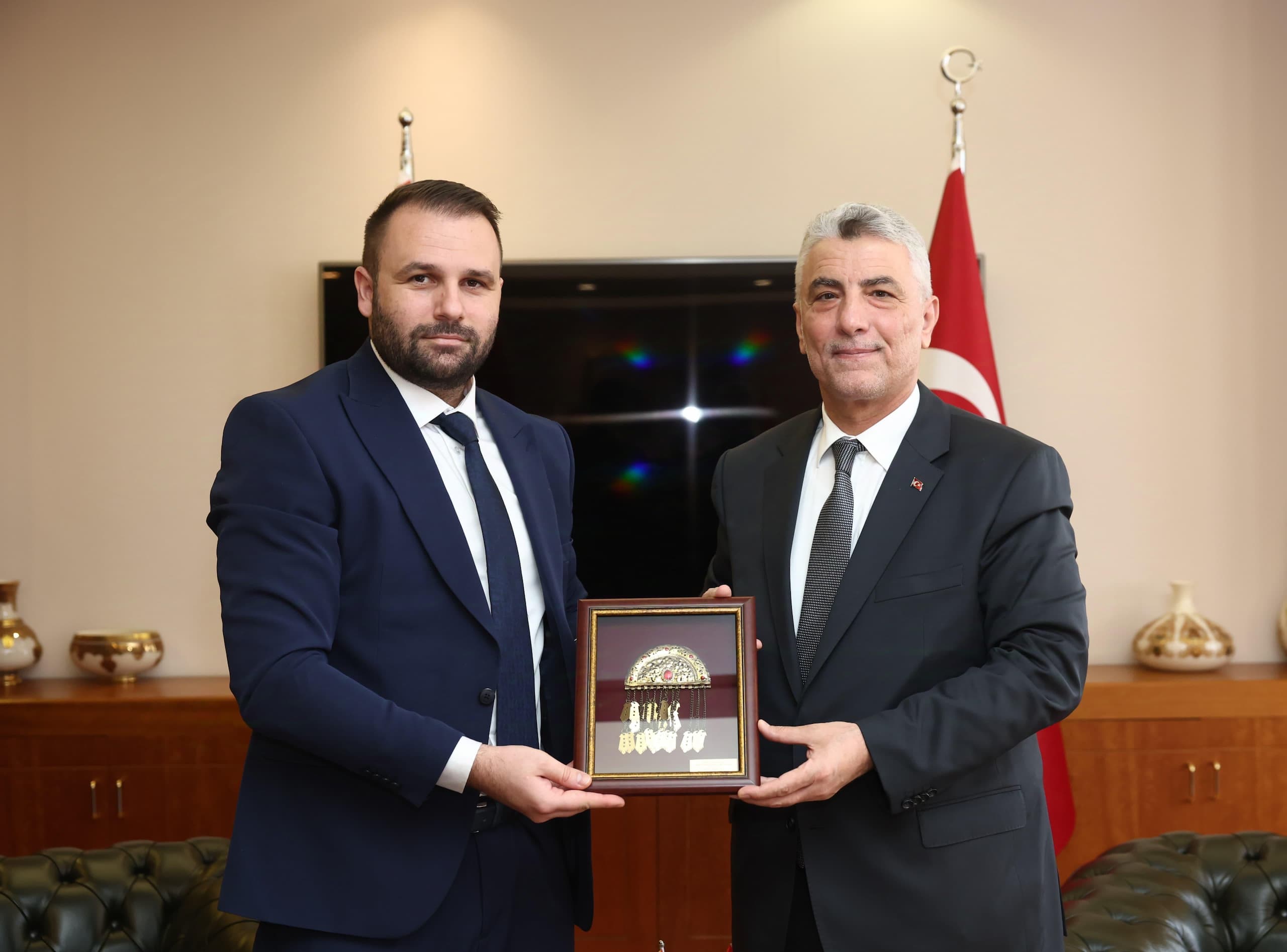 ministerot-durmisi-vo-poseta-na-turcija-sredba-so-ministerot-za-trgovija-omer-bolat-nas-fokus-e-zajaknuvanje-na-trgovskata-sorabotka-gallery-image-VBWc.jpg