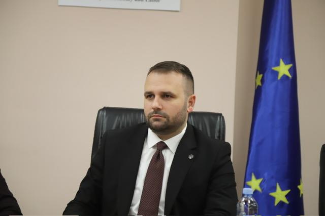 ministerot-za-ekonomija-i-trud-durmisi-dodeli-resenija-za-finansiska-poddrska-za-voveduvanje-na-iso-i-xalal-standardi-na-14-domasni-kompanii-image-i8KP.jpg