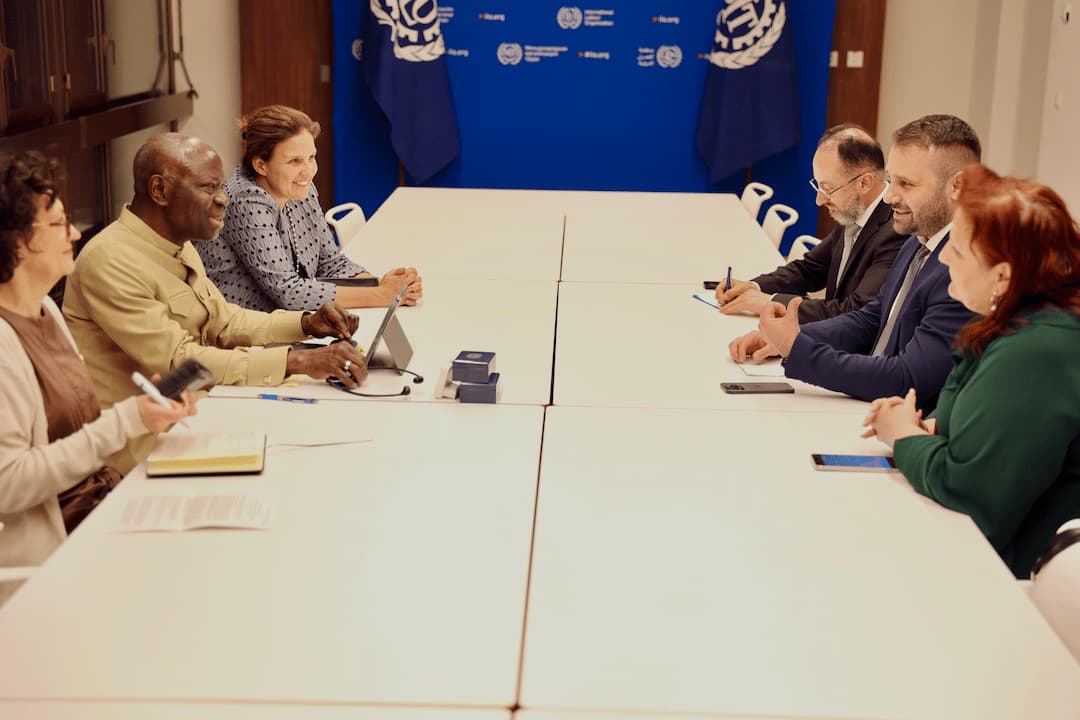 ministerot-za-ekonomija-i-trud-na-sredba-so-generalniot-direktor-na-mot-image-WNJV.jpg