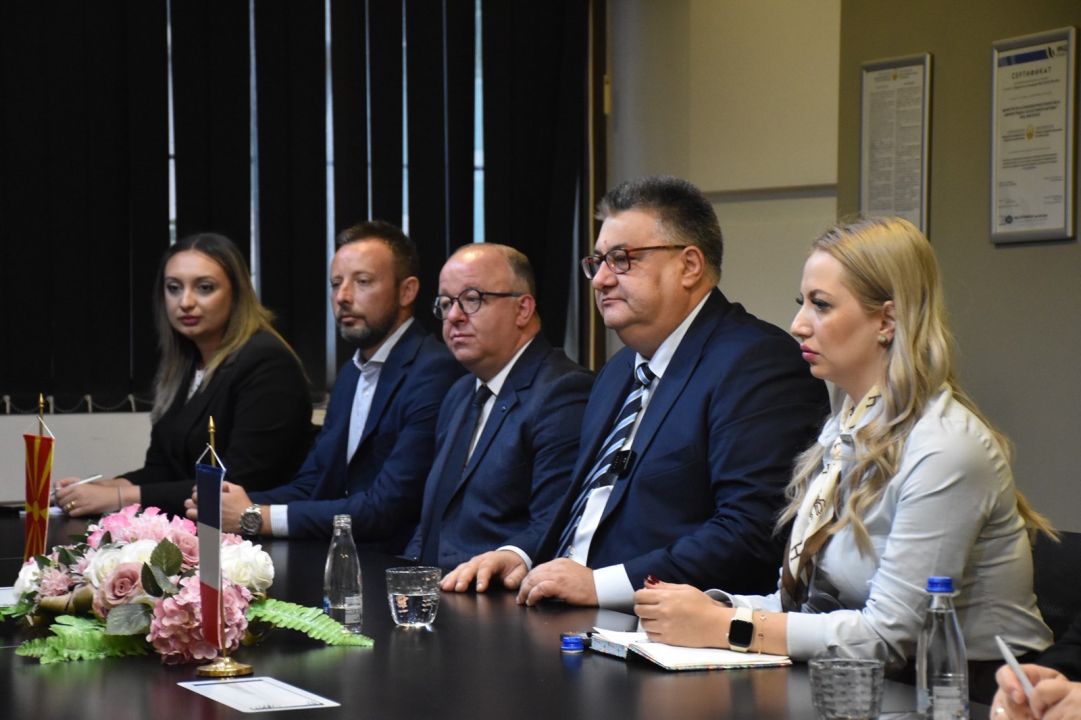 ministerstvoto-za-javna-administracija-i-ambasadata-na-francija-vo-republika-makedonija-so-zaednicki-proekt-za-jaknenje-na-kapacitetite-i-profesionalizacija-na-javnata-administracija-19-09-2025-image-JGkX.jpg