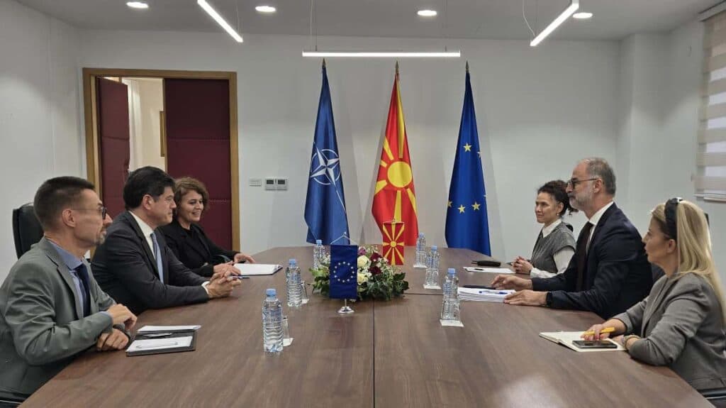 sredba-megju-vicepremierot-i-minister-stoilkovikj-i-ambasador-na-eu-rokas-image-jXBb.jpg