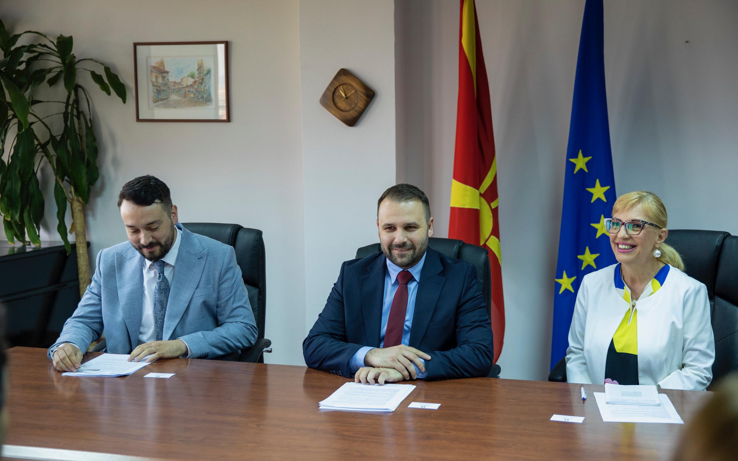 sredba-na-durmisi-so-turkmenoglu-sef-na-kancelarijata-na-ebor-vo-skopje-poddrskata-od-nasite-partneri-ima-golem-pridones-vo-ekonomskiot-i-socijalniot-razvoj-na-nasata-drzava-galerija-image-XP4f.jpg