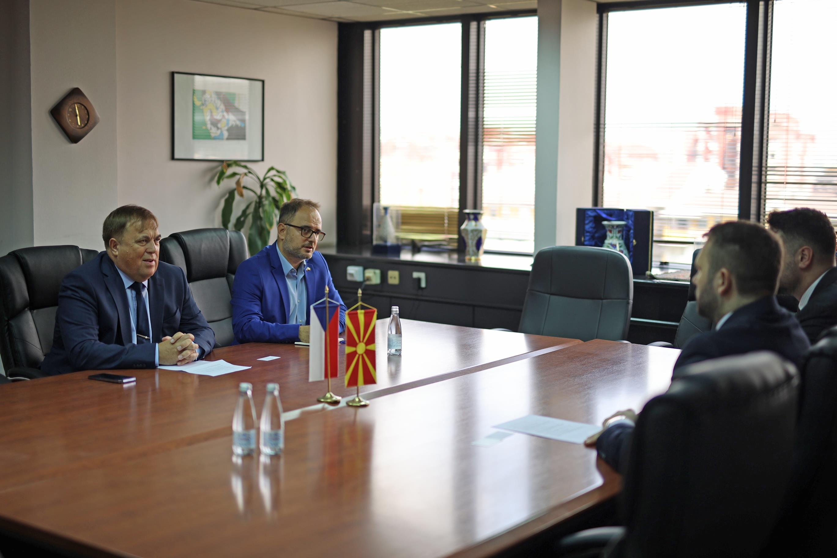 sredba-na-ministerot-durmisi-so-ceskiot-ambasador-ludva-kontinuitetot-na-zgolemuvanje-na-sorabotkata-so-ceska-e-nas-prioritet-galerija-image-3lJ3.jpg