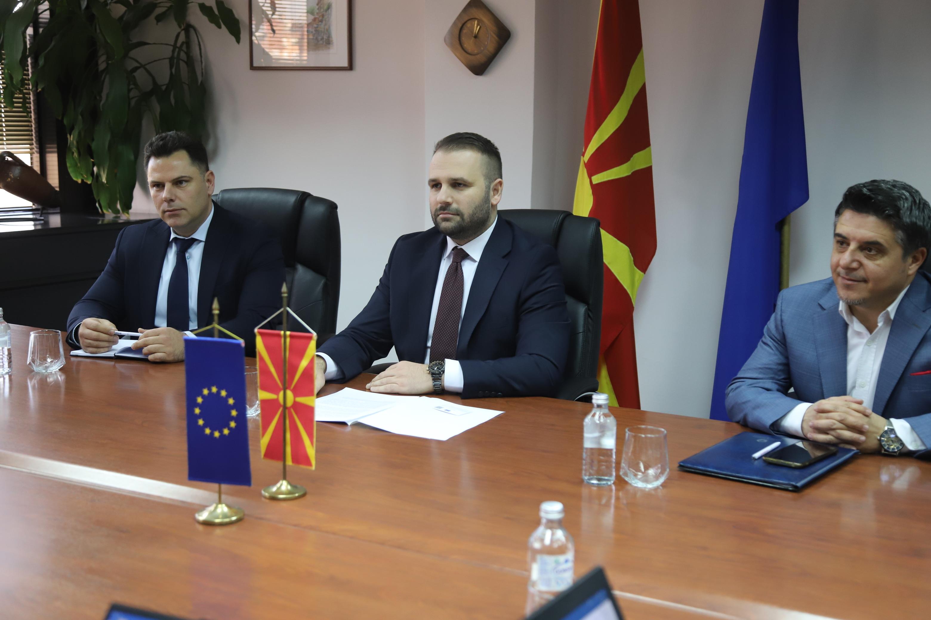 sredba-na-ministerot-durmisi-so-noviot-evroambasador-rokas-sproveduvanje-na-reformite-vo-ekonomijata-se-prioritet-na-patot-kon-clenstvoto-vo-eu-gallery-image-PN2v.jpg