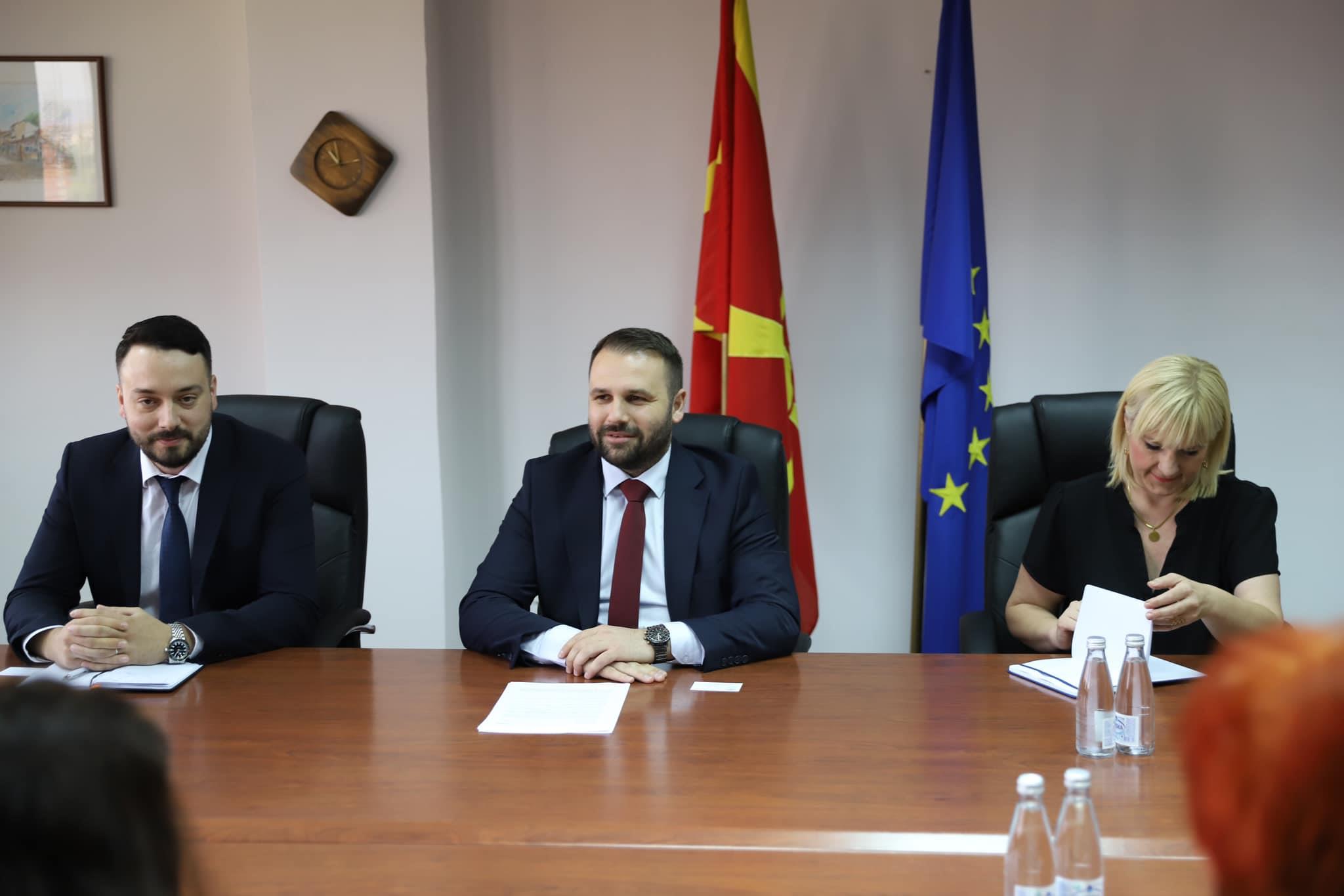 sredba-na-ministerot-durmisi-so-rosana-dudzak-postojan-koordinator-na-obedinetite-nacii-prodolzuva-sorabotkata-vo-poleto-na-pazar-na-trud-i-pretpriemnistvo-galerija-image-DQr6.jpg