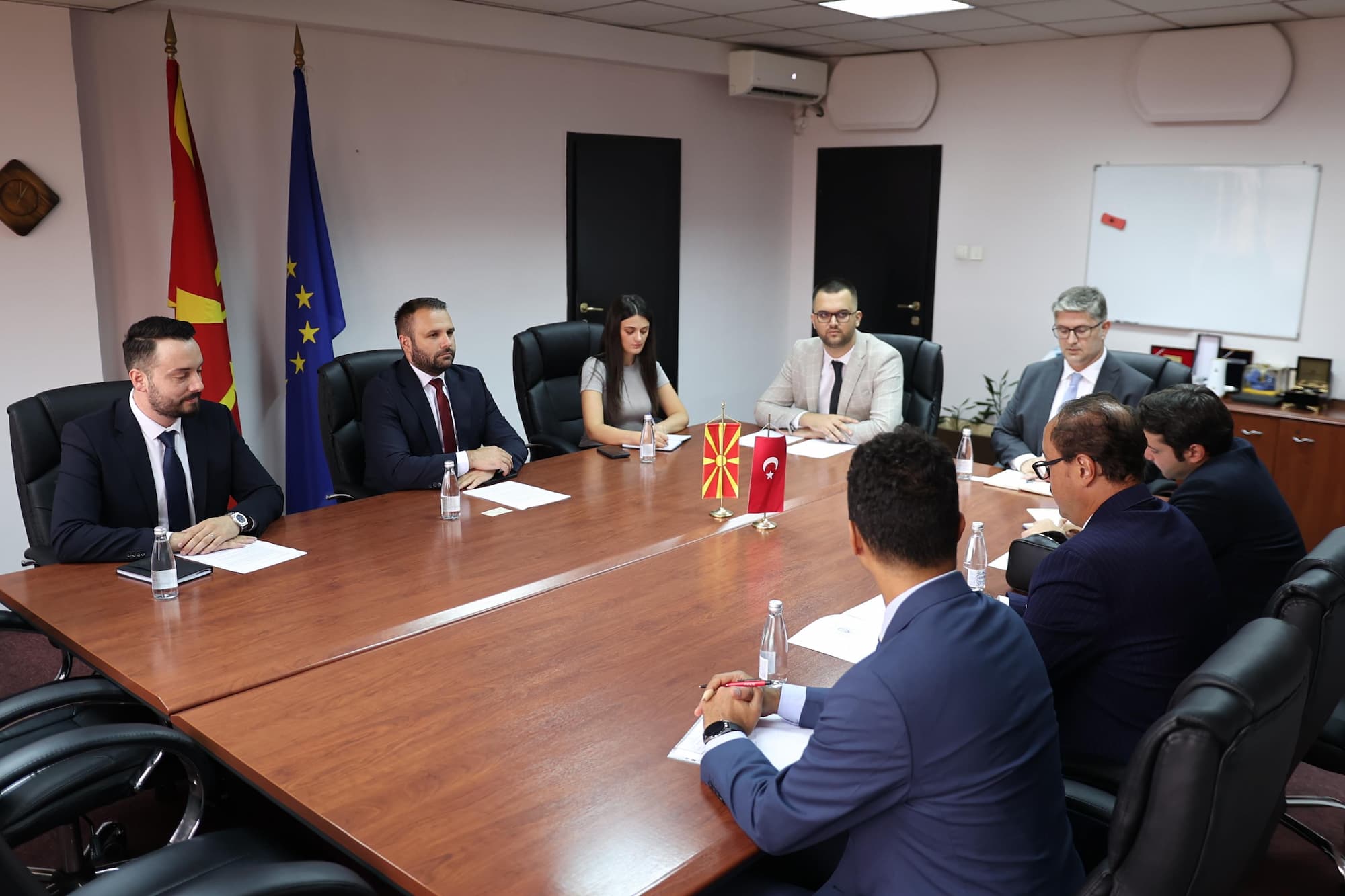 sredba-na-ministerot-durmisi-so-turskiot-ambasador-ulsoj-kje-sozdavame-uslovi-za-intenziviranje-na-sorabotkata-megju-dvete-zemji-galerija-image-pXd9.jpg