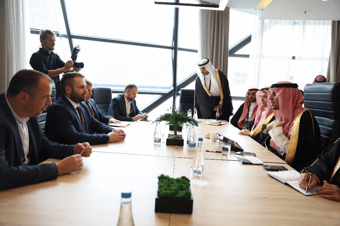 sredba-na-ministerot-durmisi-so-zamenik-guvernerot-na-gaft-saudiska-arabija-izrazi-podgotvenost-za-ekonomska-sorabotka-met-image-r3Or.jpg