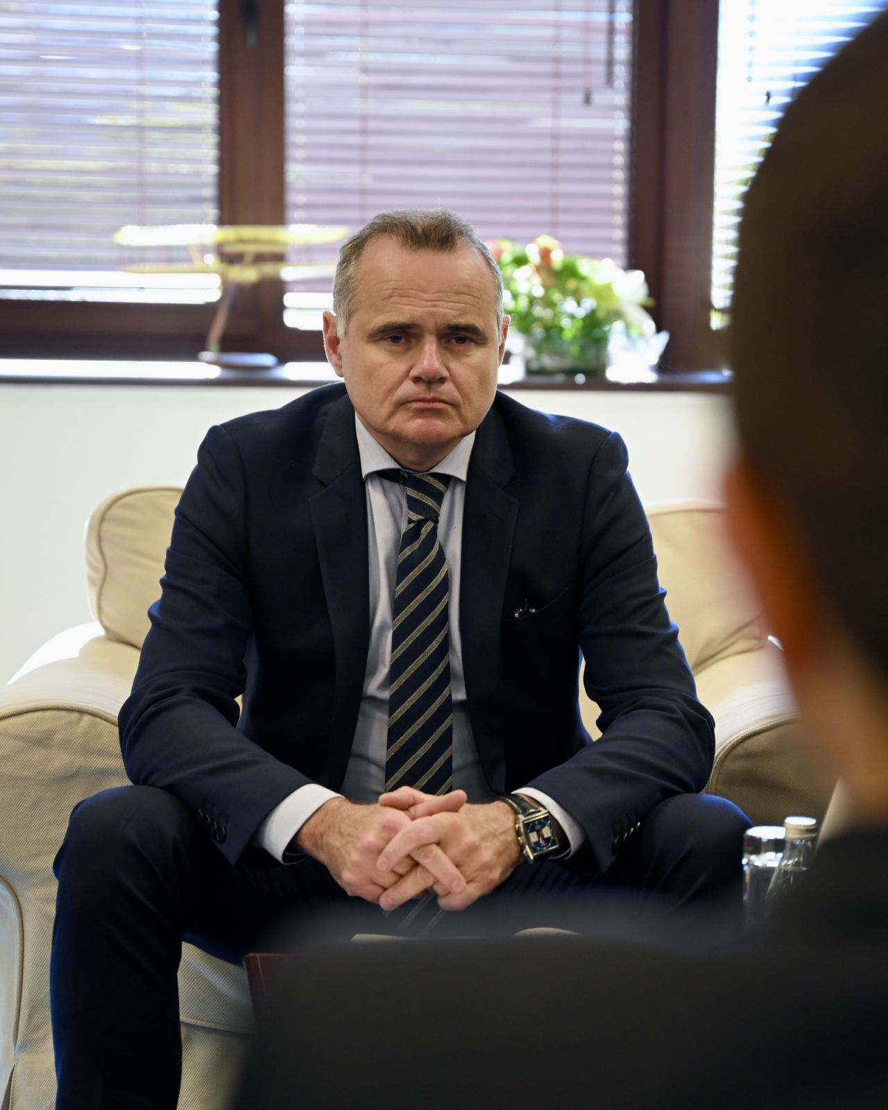 sredba-na-ministerot-za-nadvoresni-raboti-i-nadvoresna-trgovija-timco-mucunski-so-ambasadorot-na-francuskata-republika-kristof-le-rigoler-image-BxvX.jpg