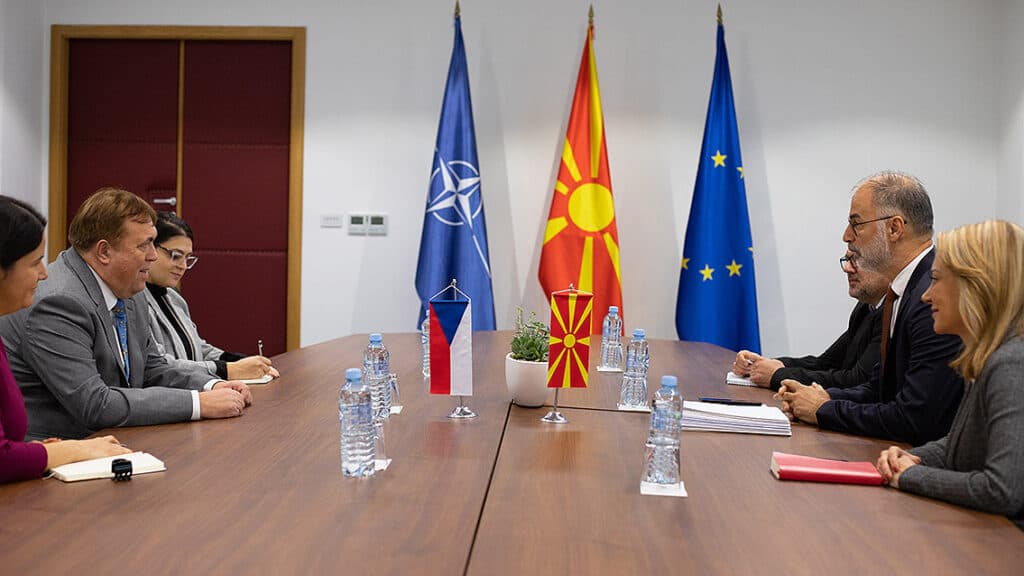 Стоилковиќ оствари средба со чешкиот амбасадор Лудва