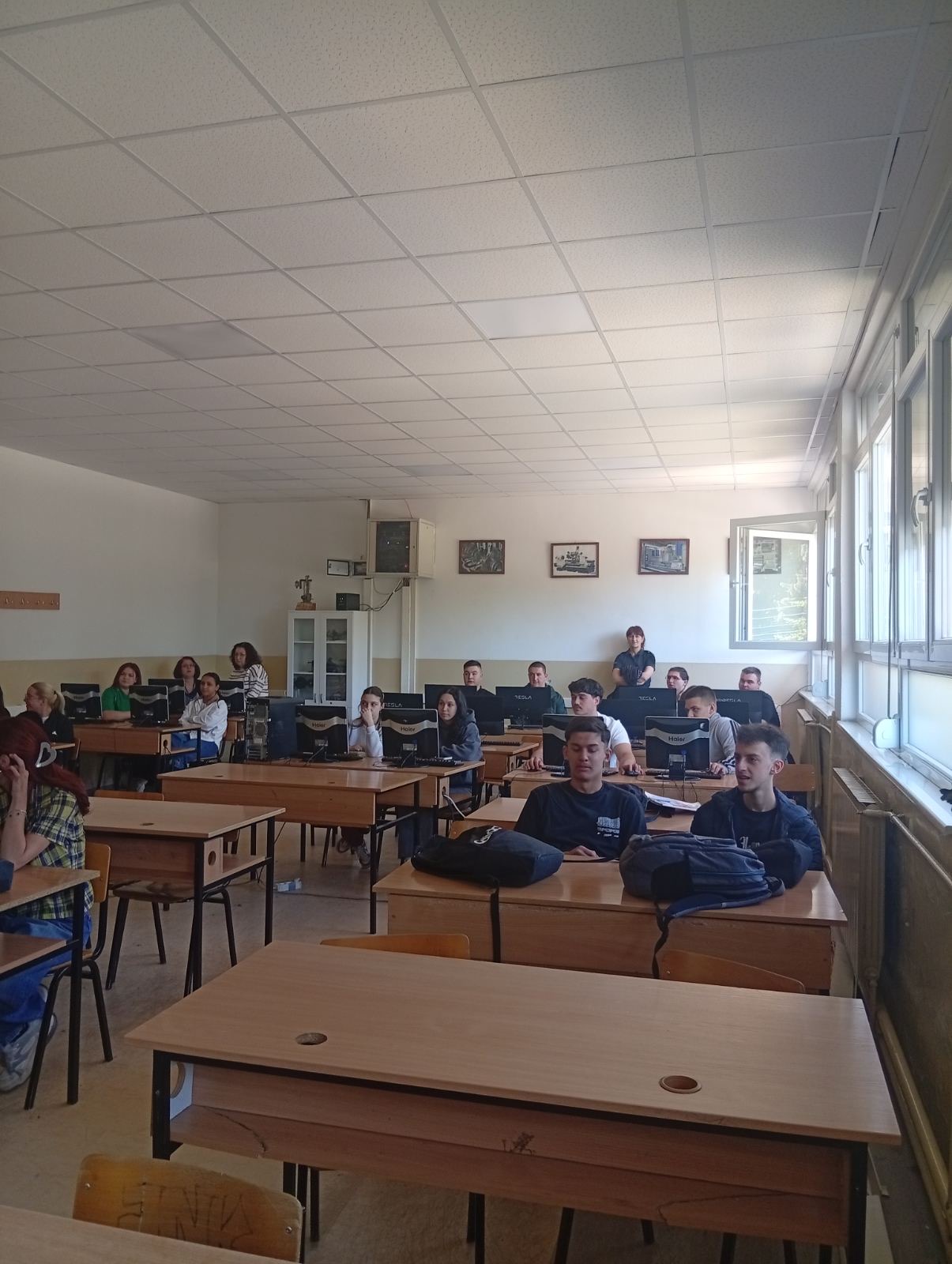svr-oxrid-odgovorno-slavi-go-uspexot-galerija-image-FWTE.JPG