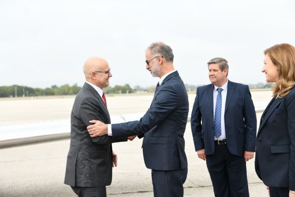 vicepremierot-i-minister-stoilkovikj-i-premierot-vucevikj-na-sredba-so-srpskata-dijaspora-vo-zemjava-image-6eTI.jpg