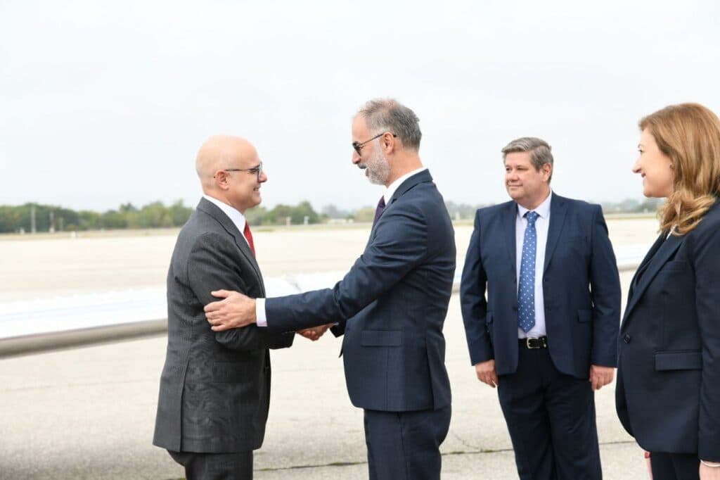 vicepremierot-i-minister-stoilkovikj-i-premierot-vucevikj-na-sredba-so-srpskata-dijaspora-vo-zemjava-image-ViDh.jpg