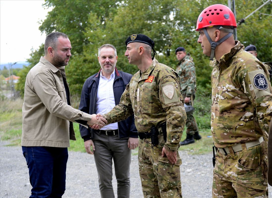 zaednicka-alpinisticka-vezba-na-edinicata-za-brzo-rasporeduvanje-i-bataljonot-za-specijalni-zadaci-volci-image-ABGE.jpg