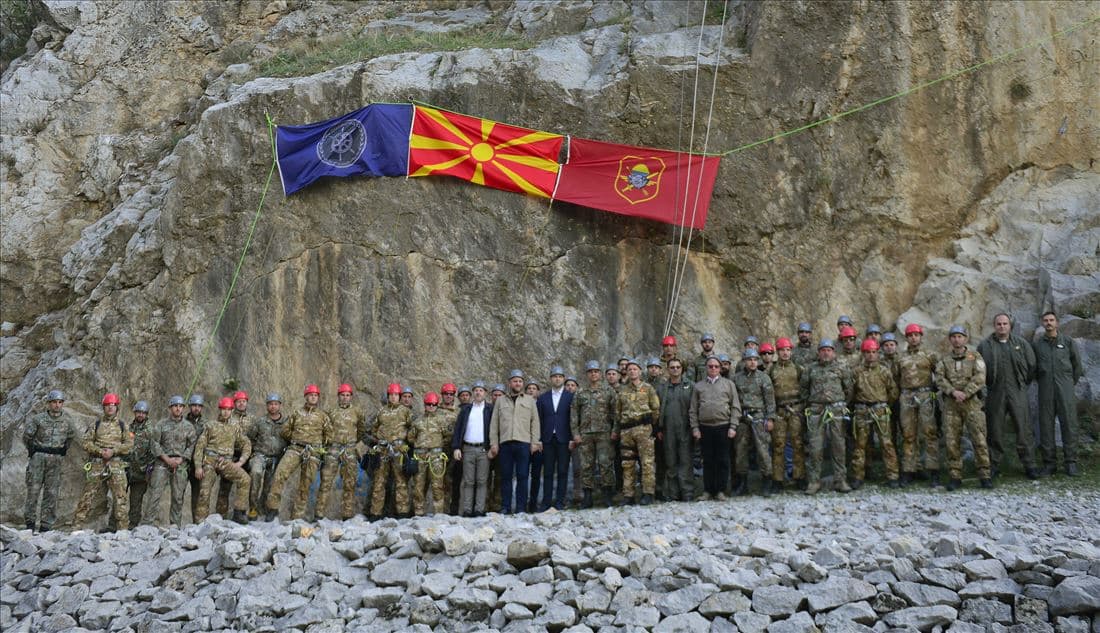 zaednicka-alpinisticka-vezba-na-edinicata-za-brzo-rasporeduvanje-i-bataljonot-za-specijalni-zadaci-volci-image-BpD9.jpg
