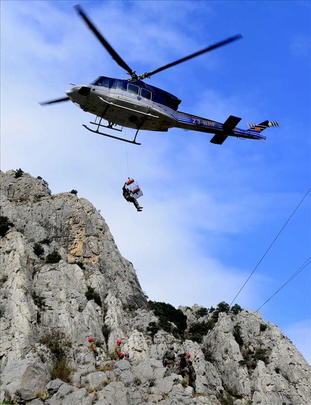 zaednicka-alpinisticka-vezba-na-edinicata-za-brzo-rasporeduvanje-i-bataljonot-za-specijalni-zadaci-volci-image-DoUc.jpg