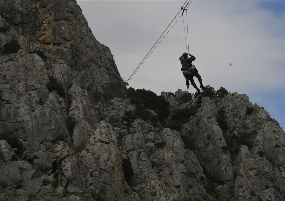 zaednicka-alpinisticka-vezba-na-edinicata-za-brzo-rasporeduvanje-i-bataljonot-za-specijalni-zadaci-volci-image-QSep.jpg