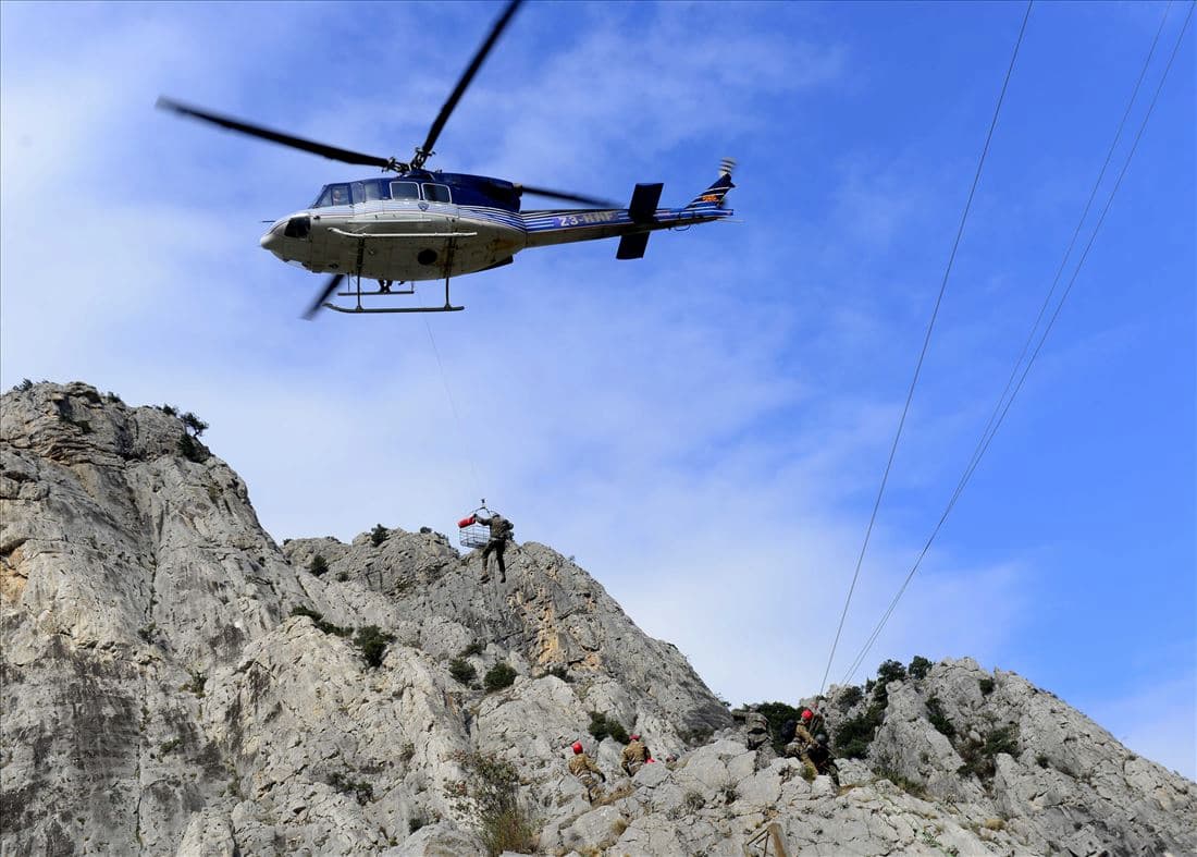 zaednicka-alpinisticka-vezba-na-edinicata-za-brzo-rasporeduvanje-i-bataljonot-za-specijalni-zadaci-volci-image-roHb.jpg