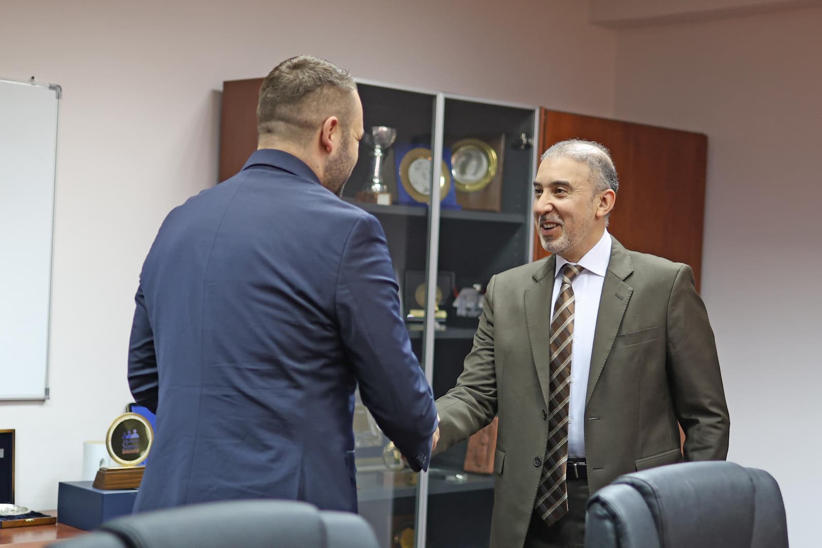 zajaknuvanje-na-ekonomskata-sorabotka-sredba-na-ministerot-besar-durmisi-so-vd-ambasadorot-na-katar-ne-rasid-bin-said-al-kajarin-27-06-2025-image-akNp.jpg