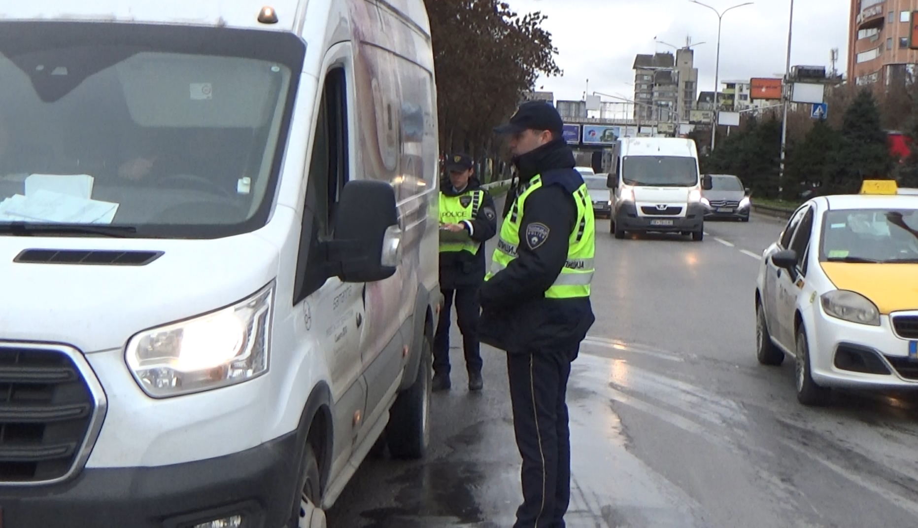 Акциска контрола во Тетово, затекнати шест лица кои вршеле јавен превоз без лиценца