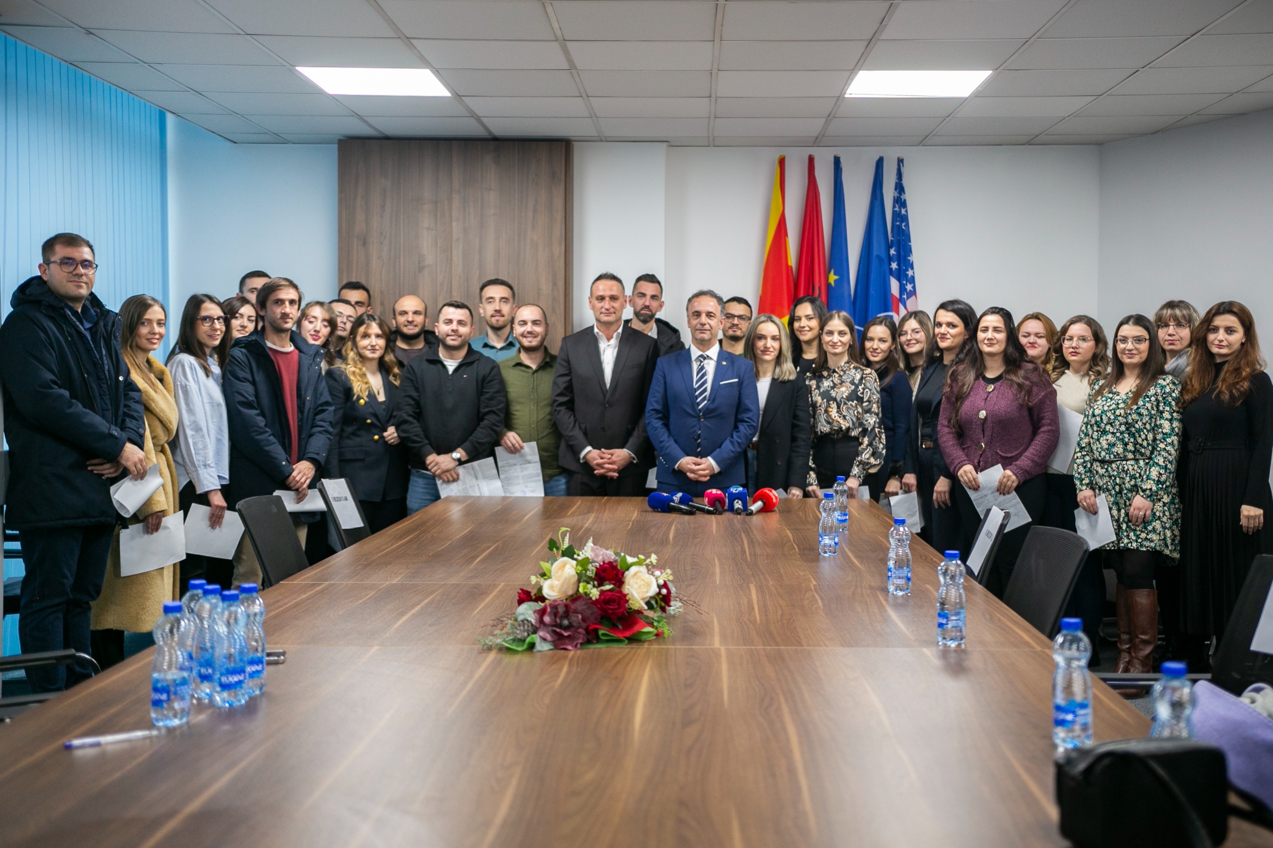 Алиу: Кадровски се зајакнува КБ Tетово - доделени решенија за вработување 28 доктори специјализанти