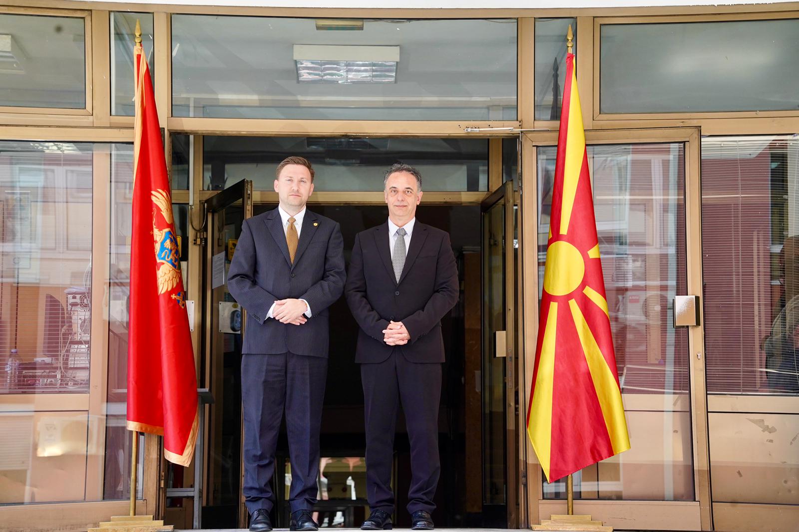 Алиу на средба со црногорскиот министер за здравје: Унапредување на билатералната соработка, со посебен фокус на јавното здравје и усогласувањето со европските стандарди