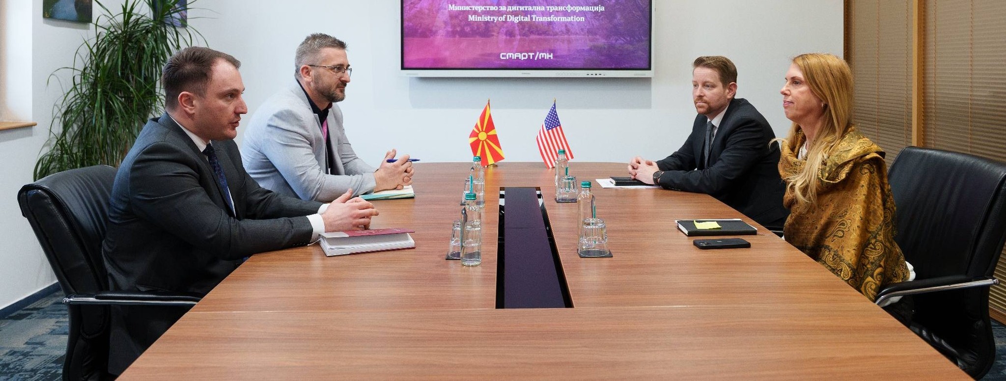 Андоновски на средба со амбасадорката на САД, Варнс: Потврдена соработката со САД во делот на сајбер-заштитата