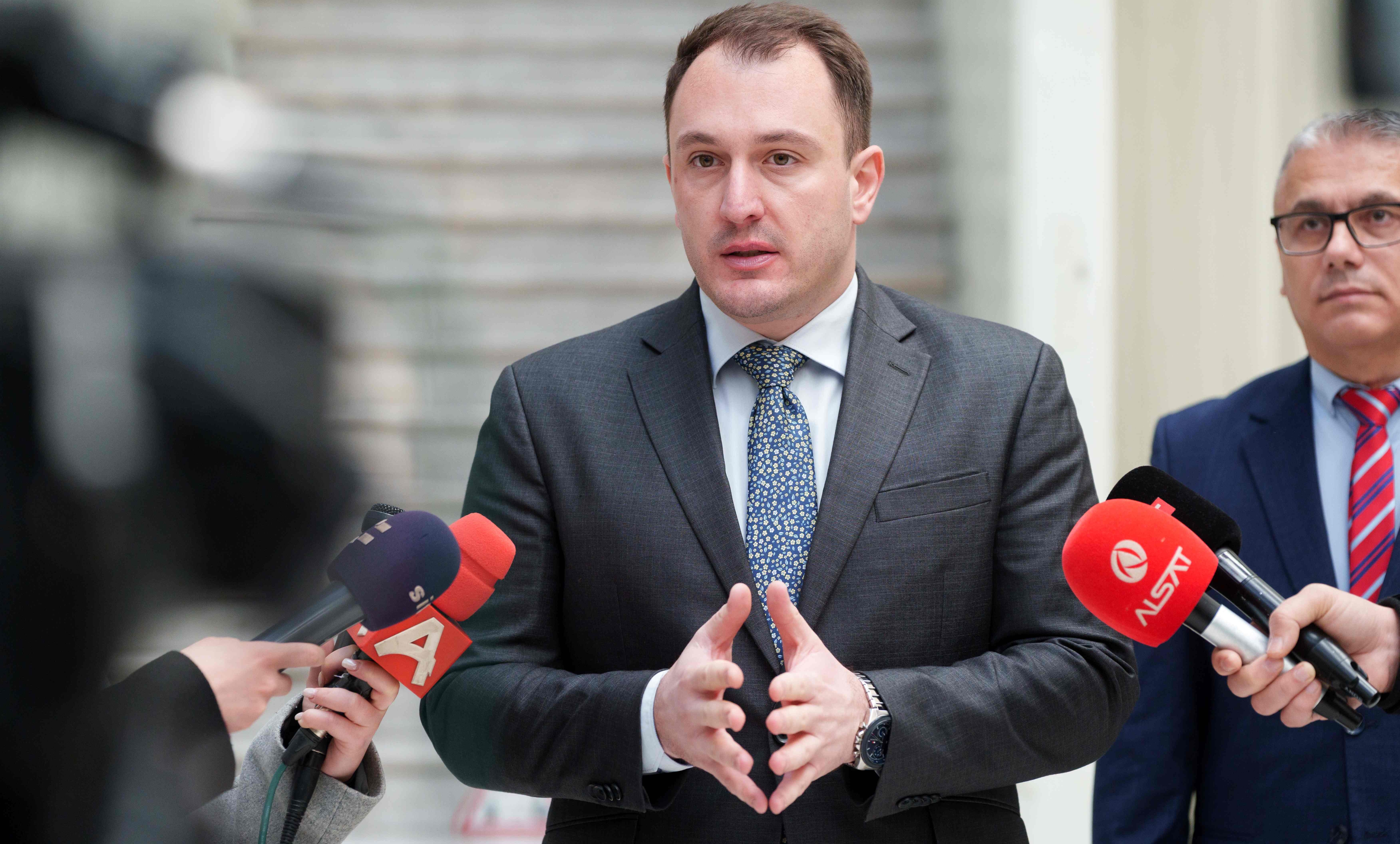 Андоновски: Со бесплатните Wi-Fi зони и електронските уреди го надминуваме дигиталниот јаз меѓу студентите